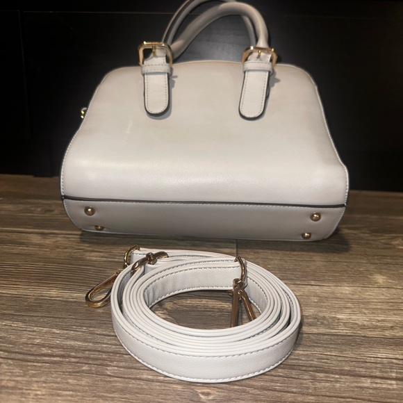 PERiWiNKLE SATCHEL W/ STRAP iNCLUDED - Picture 3 of 7